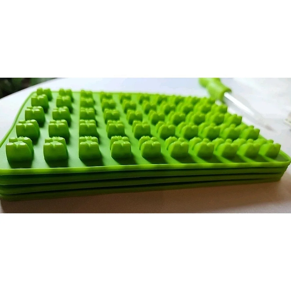 New Avery Rd Silicone 200-Pc Gummy Bear & Chocolate Candy Molds Kit 4-Trays NIB